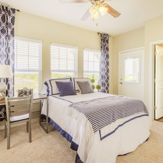 Aspen Heights - Corpus Christi bedroom with carpet